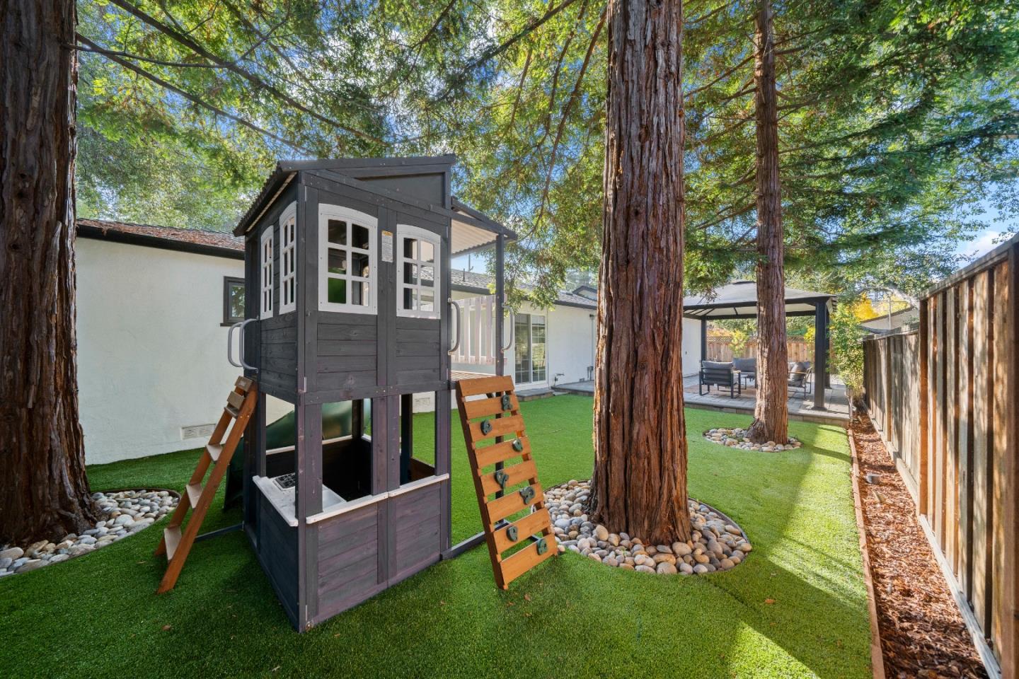 Detail Gallery Image 28 of 39 For 108 Durham St, Menlo Park,  CA 94025 - 3 Beds | 2 Baths