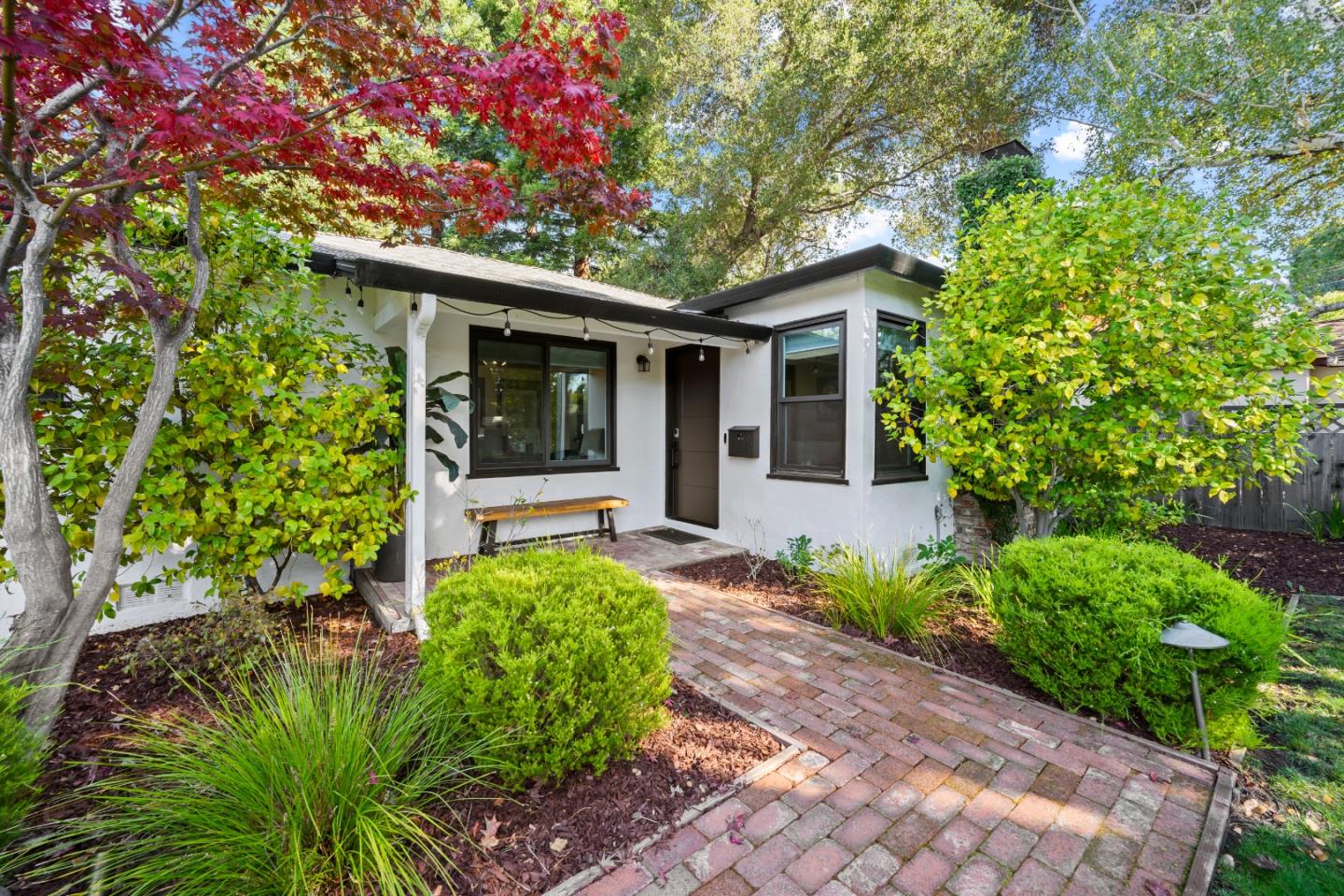 Detail Gallery Image 3 of 39 For 108 Durham St, Menlo Park,  CA 94025 - 3 Beds | 2 Baths