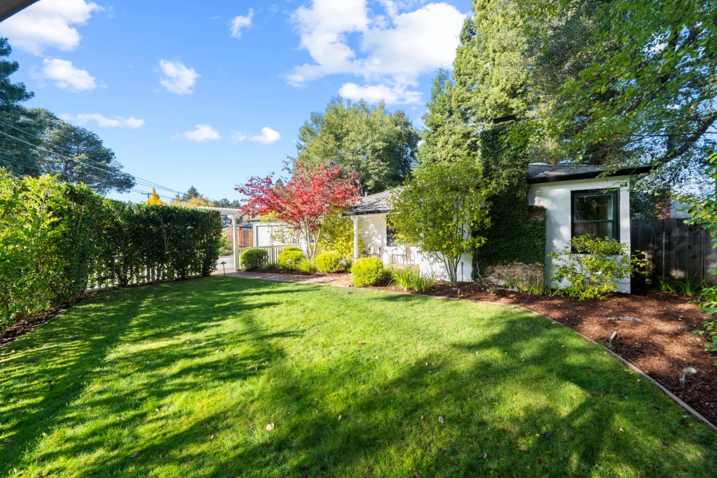 Detail Gallery Image 5 of 39 For 108 Durham St, Menlo Park,  CA 94025 - 3 Beds | 2 Baths