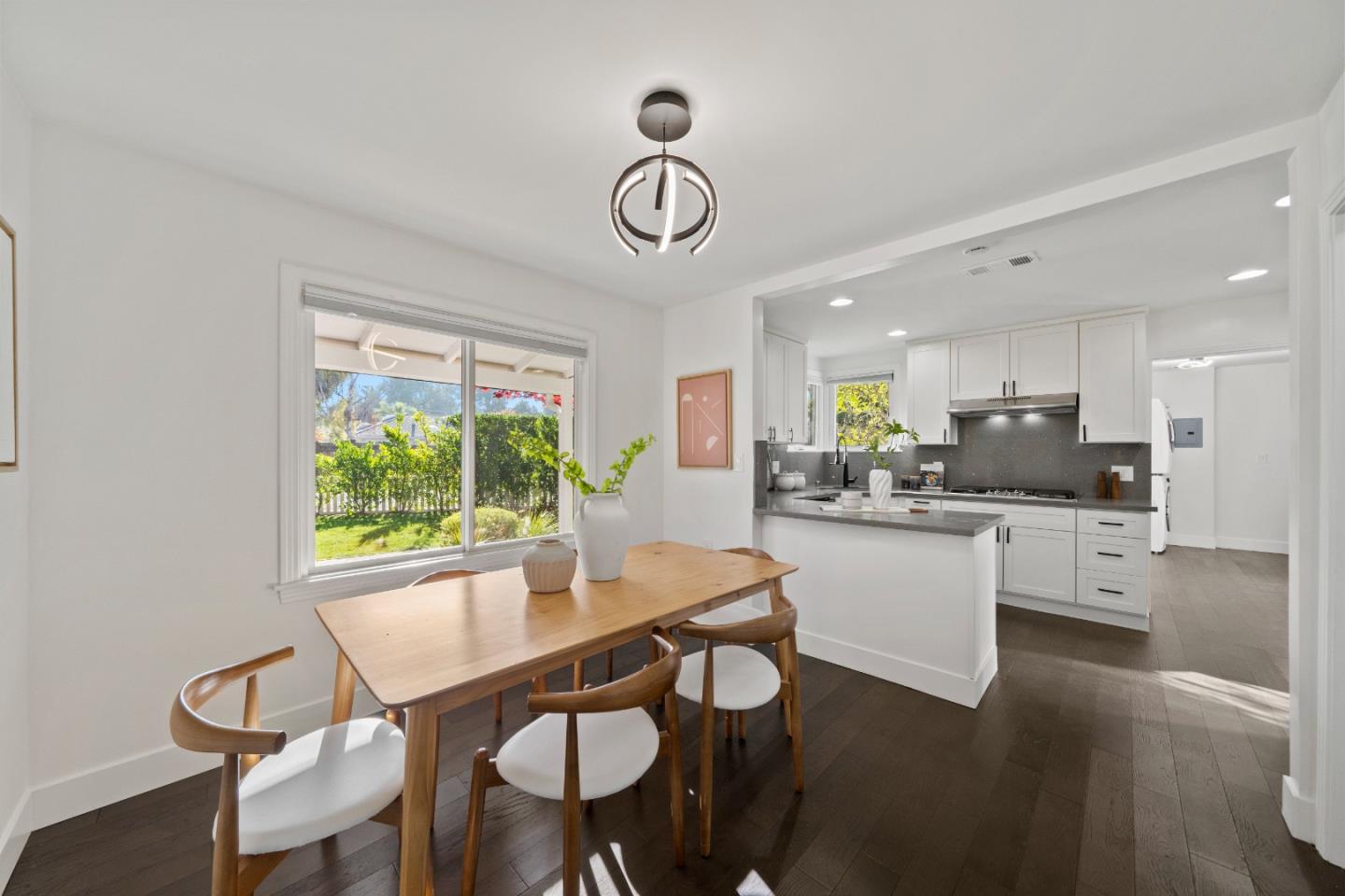 Detail Gallery Image 6 of 39 For 108 Durham St, Menlo Park,  CA 94025 - 3 Beds | 2 Baths