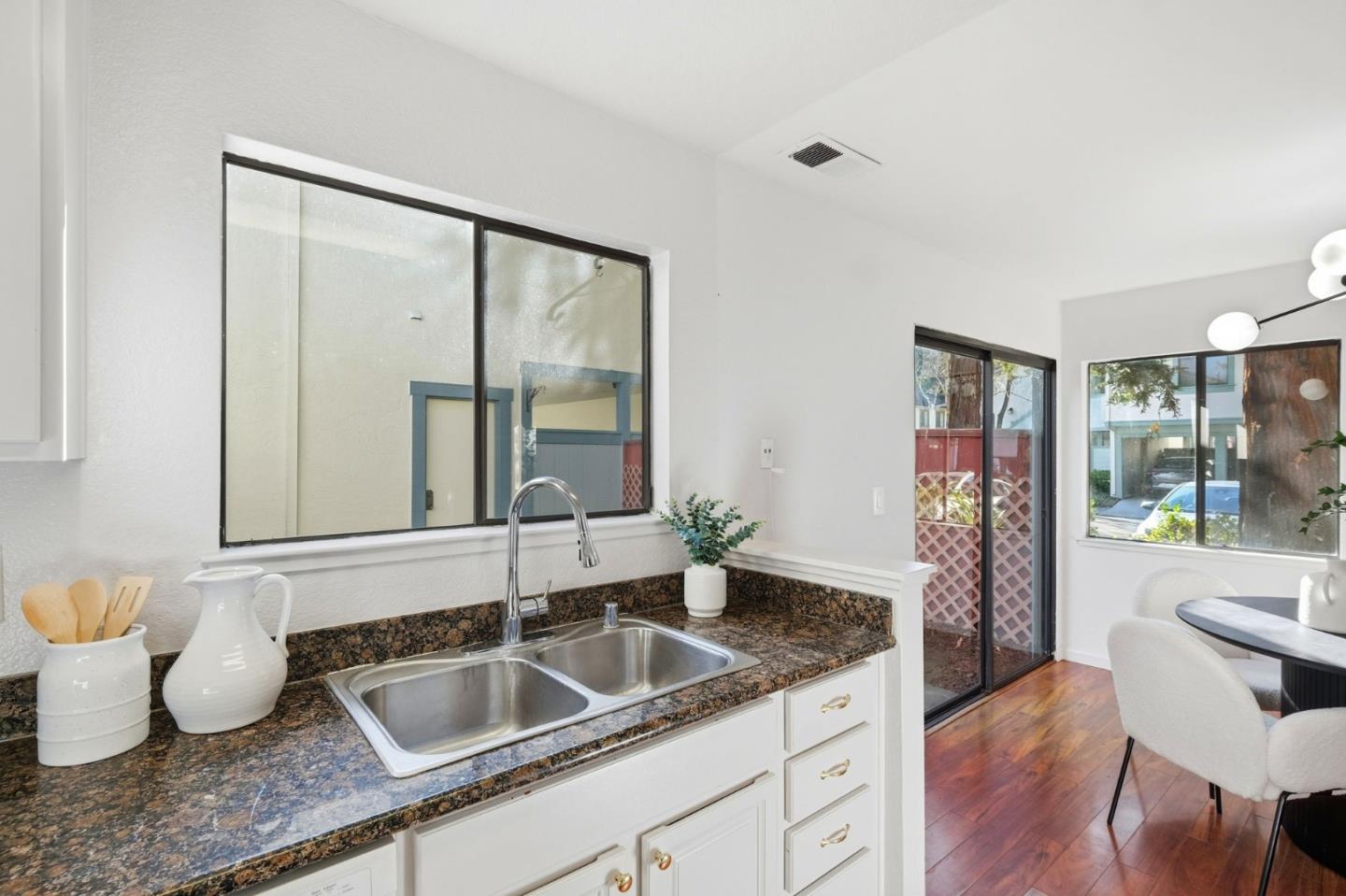 Detail Gallery Image 8 of 25 For 34791 Dorado Cmn, Fremont,  CA 94555 - 2 Beds | 2/1 Baths