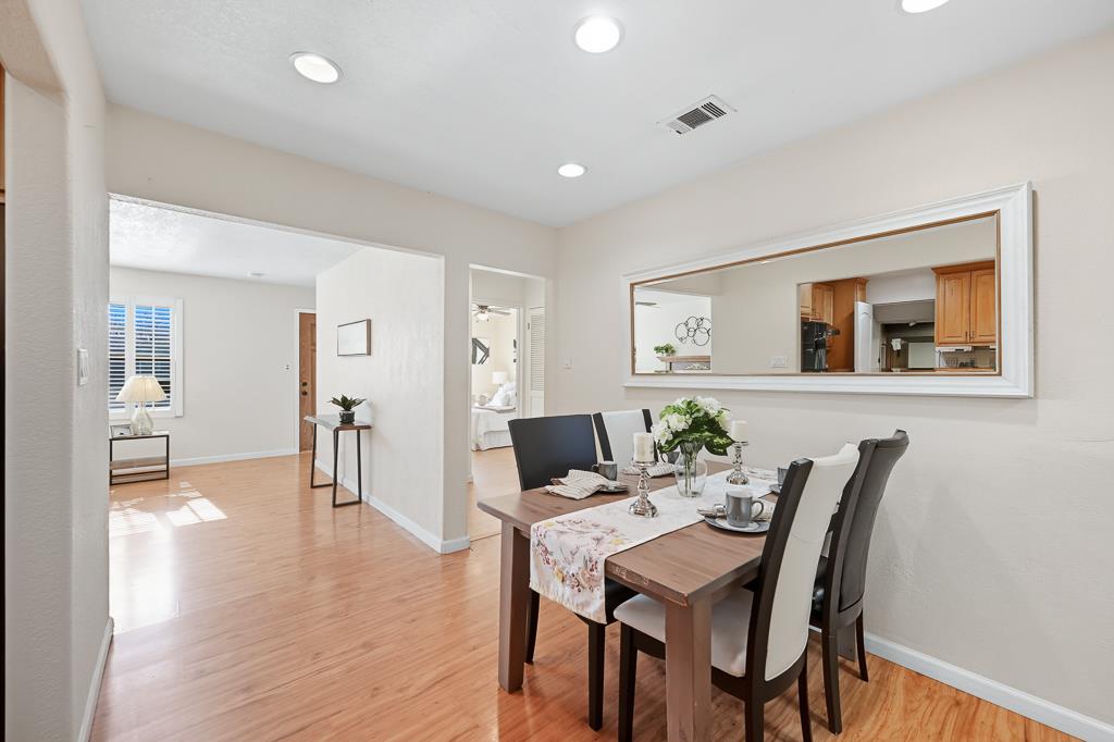 Detail Gallery Image 11 of 55 For 16050 via Olinda, San Lorenzo,  CA 94580 - 3 Beds | 3 Baths