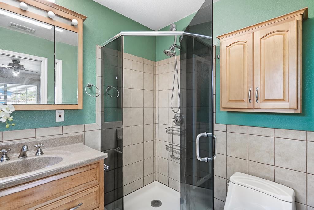 Detail Gallery Image 26 of 55 For 16050 via Olinda, San Lorenzo,  CA 94580 - 3 Beds | 3 Baths