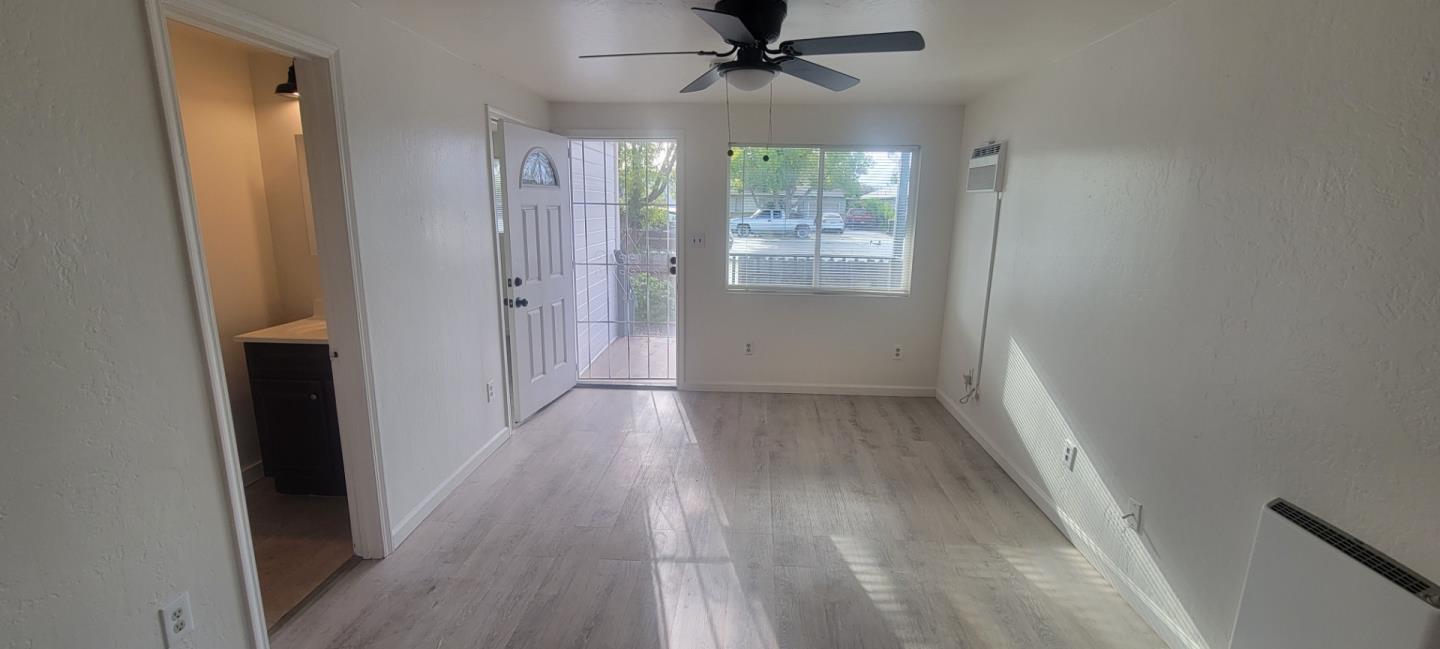 Detail Gallery Image 2 of 7 For 1688 Linden Street, Livermore,  CA 94551 - 2 Beds | 1 Baths