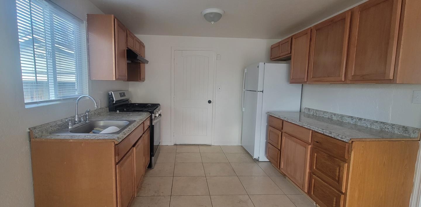 Detail Gallery Image 5 of 7 For 1688 Linden Street, Livermore,  CA 94551 - 2 Beds | 1 Baths