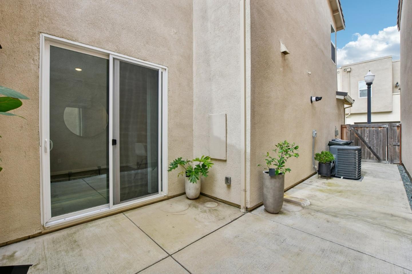 Detail Gallery Image 21 of 24 For 2543 Judith Resnik Ave, Sacramento,  CA 95834 - 2 Beds | 2/1 Baths