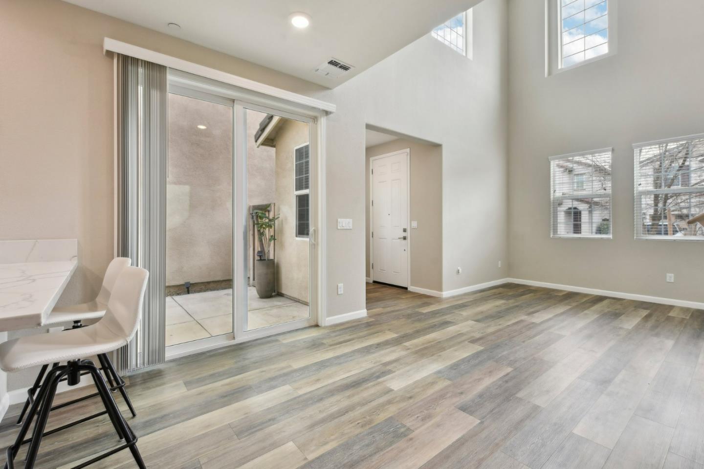 Detail Gallery Image 4 of 24 For 2543 Judith Resnik Ave, Sacramento,  CA 95834 - 2 Beds | 2/1 Baths