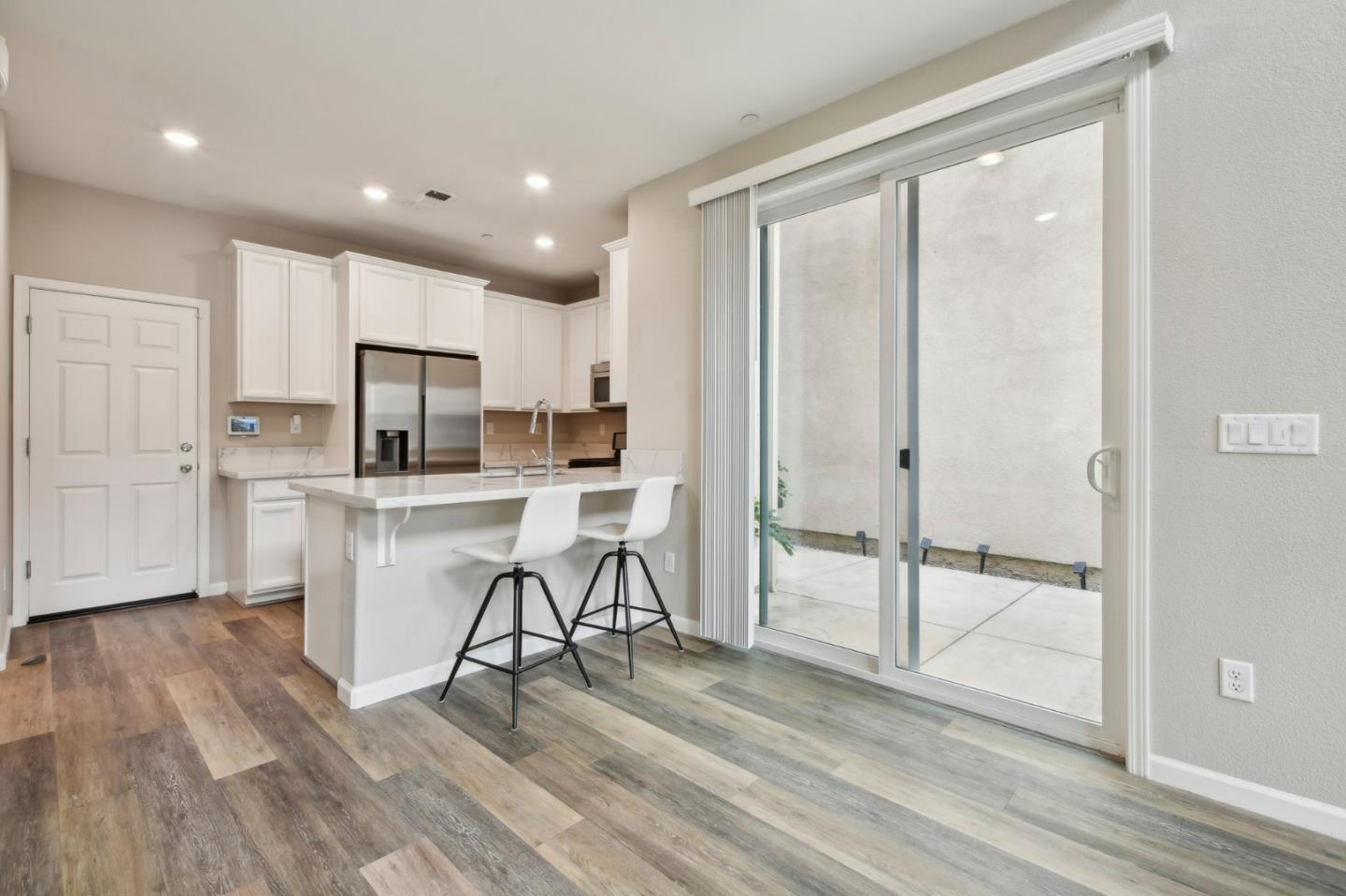 Detail Gallery Image 5 of 24 For 2543 Judith Resnik Ave, Sacramento,  CA 95834 - 2 Beds | 2/1 Baths