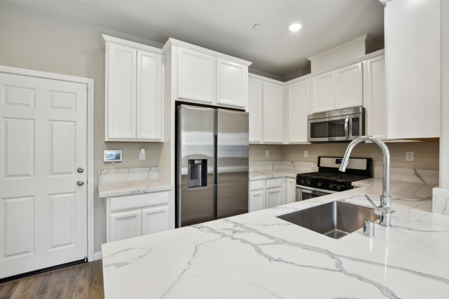 Detail Gallery Image 6 of 24 For 2543 Judith Resnik Ave, Sacramento,  CA 95834 - 2 Beds | 2/1 Baths