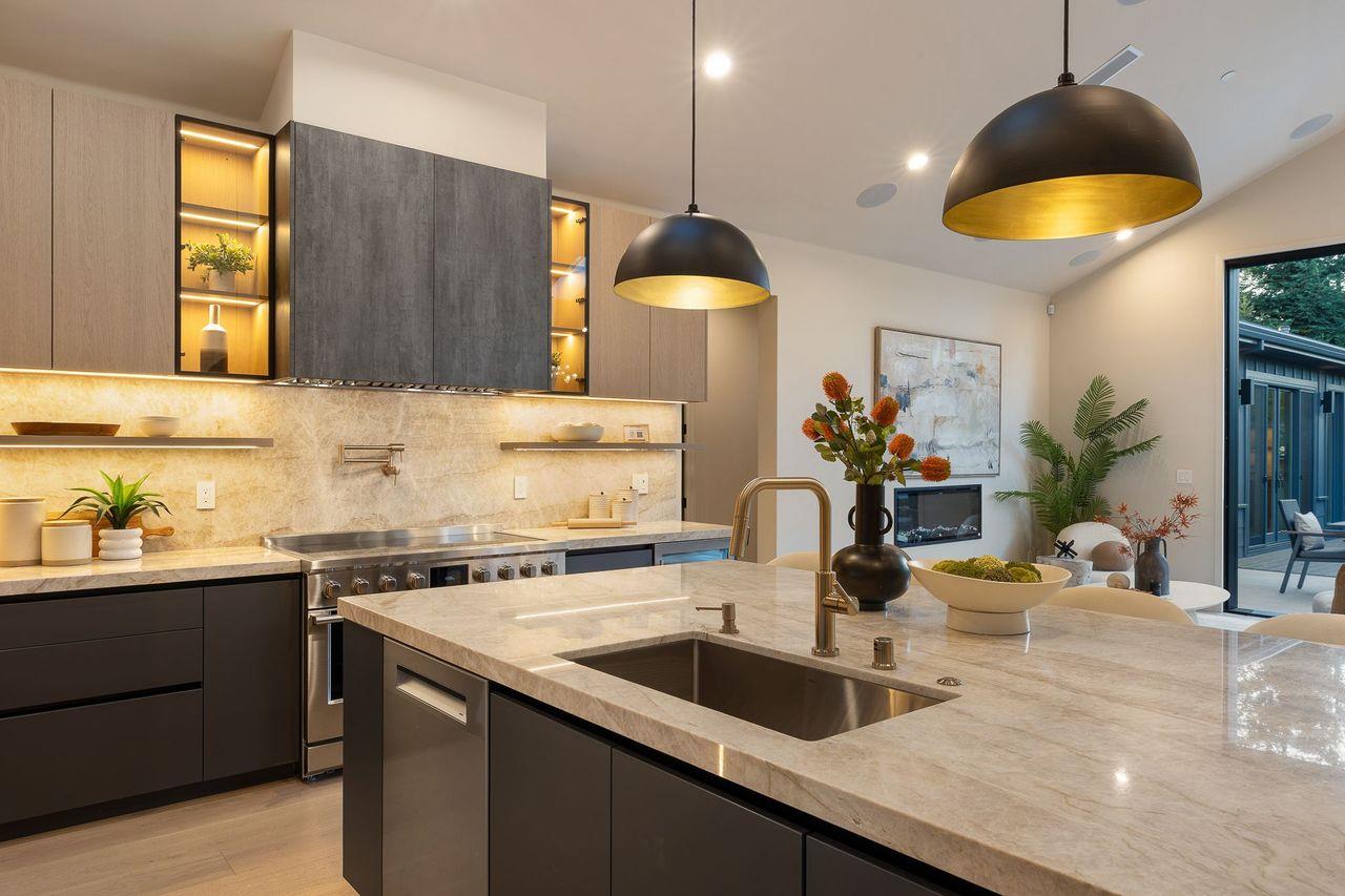 Detail Gallery Image 12 of 25 For 506 Panchita Way, Los Altos,  CA 94022 - 6 Beds | 5/1 Baths