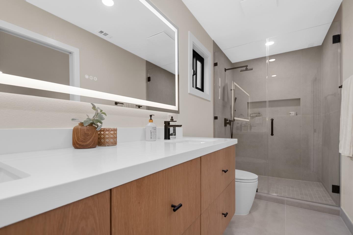 Detail Gallery Image 13 of 17 For 659 Meadow Creek Dr, San Jose,  CA 95136 - 4 Beds | 2 Baths