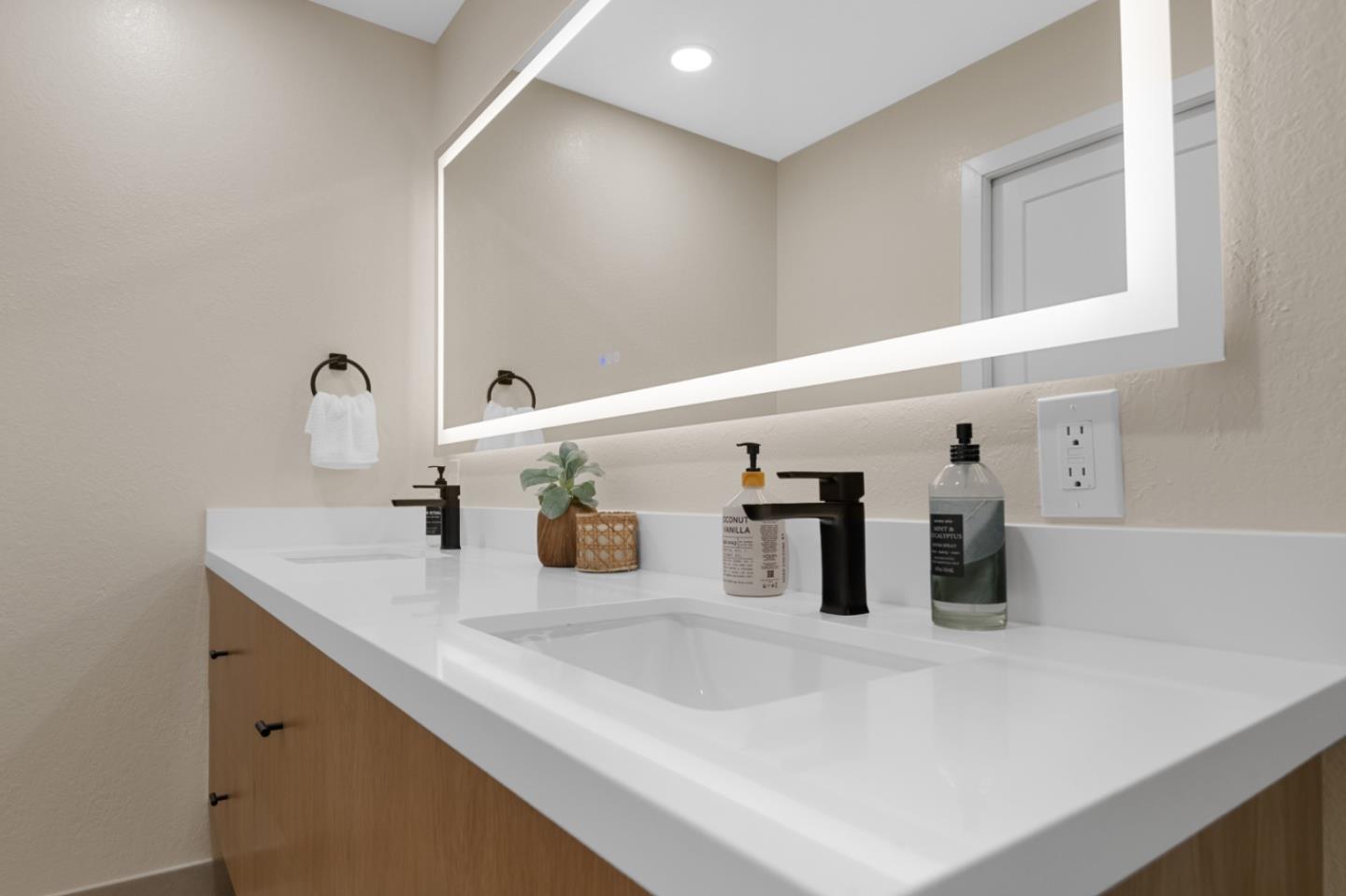 Detail Gallery Image 16 of 17 For 659 Meadow Creek Dr, San Jose,  CA 95136 - 4 Beds | 2 Baths