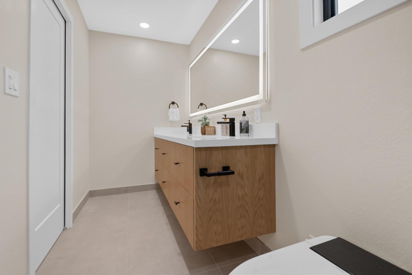 Detail Gallery Image 18 of 72 For 659 Meadow Creek Dr, San Jose,  CA 95136 - 4 Beds | 2 Baths