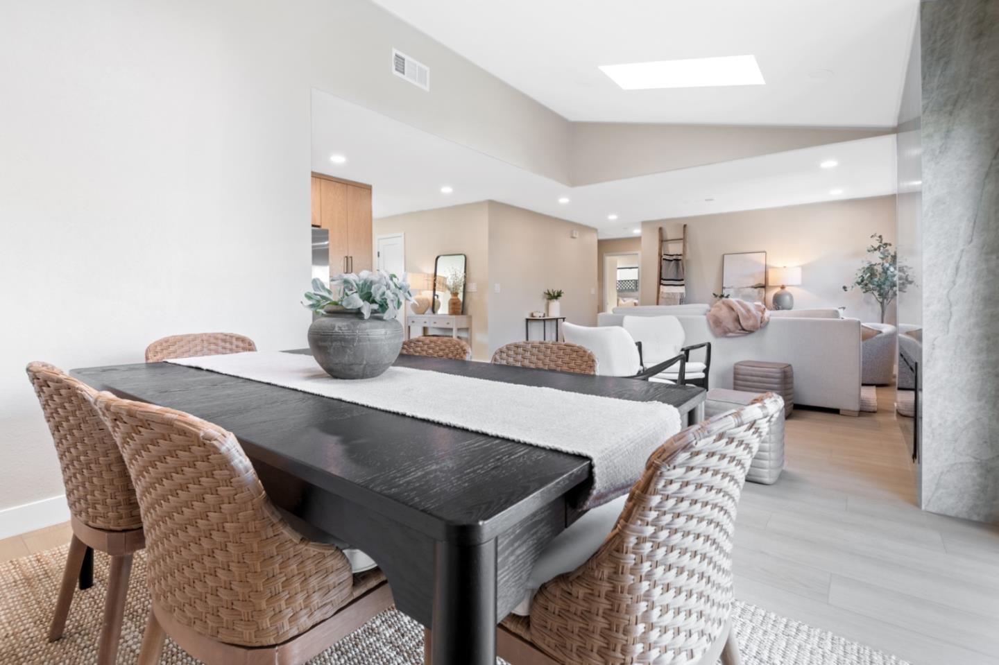 Detail Gallery Image 25 of 72 For 659 Meadow Creek Dr, San Jose,  CA 95136 - 4 Beds | 2 Baths