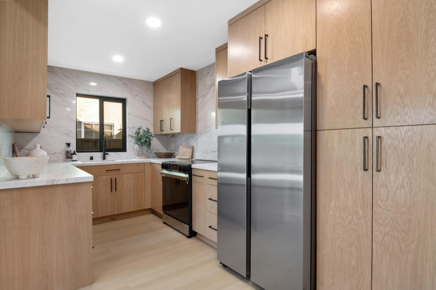 Detail Gallery Image 4 of 9 For 659 Meadow Creek Dr, San Jose,  CA 95136 - 4 Beds | 2 Baths