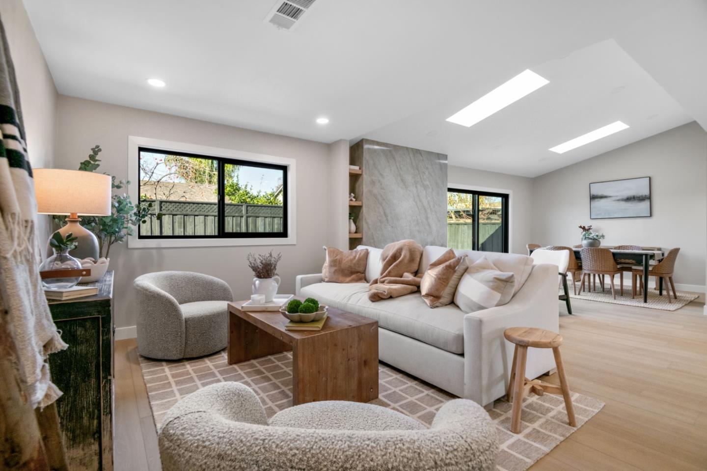 Detail Gallery Image 5 of 9 For 659 Meadow Creek Dr, San Jose,  CA 95136 - 4 Beds | 2 Baths