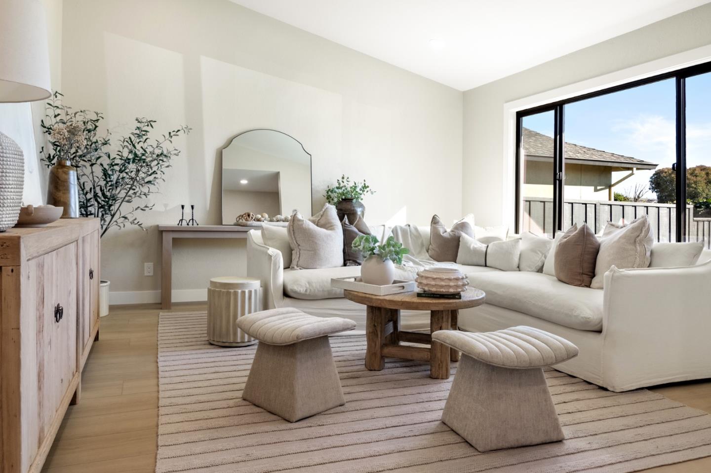 Detail Gallery Image 6 of 9 For 659 Meadow Creek Dr, San Jose,  CA 95136 - 4 Beds | 2 Baths