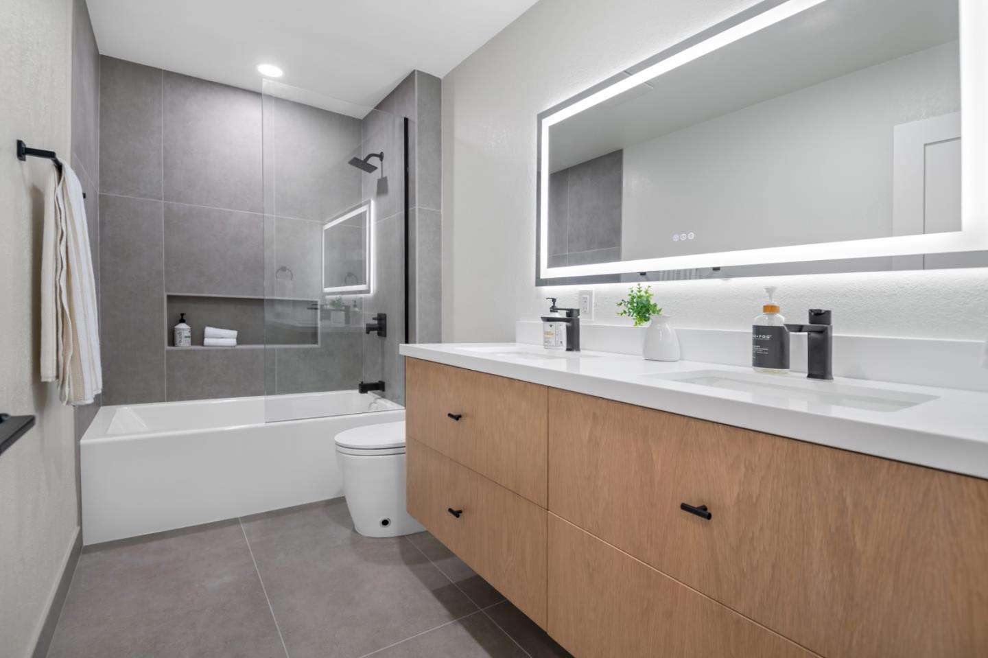 Detail Gallery Image 7 of 9 For 659 Meadow Creek Dr, San Jose,  CA 95136 - 4 Beds | 2 Baths