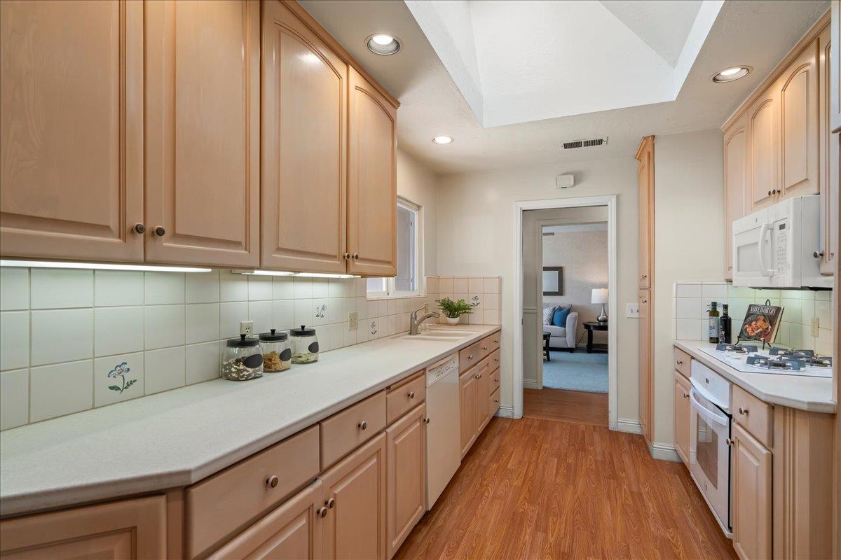 Detail Gallery Image 10 of 36 For 1595 Willowbrook Dr, San Jose,  CA 95118 - 3 Beds | 2 Baths