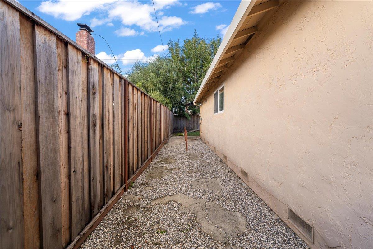 Detail Gallery Image 34 of 36 For 1595 Willowbrook Dr, San Jose,  CA 95118 - 3 Beds | 2 Baths