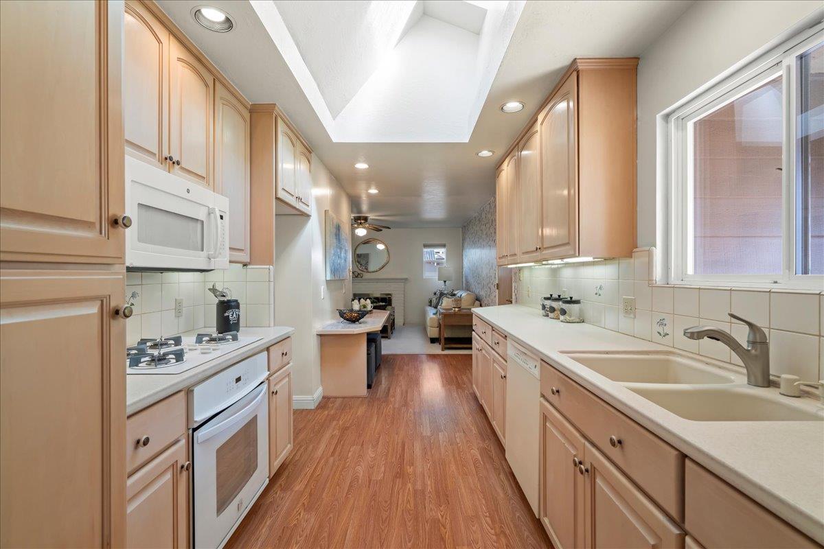 Detail Gallery Image 9 of 36 For 1595 Willowbrook Dr, San Jose,  CA 95118 - 3 Beds | 2 Baths