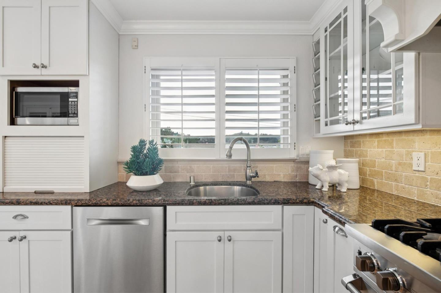 Detail Gallery Image 20 of 110 For 265 Lake Dr, San Bruno,  CA 94066 - 4 Beds | 2/1 Baths