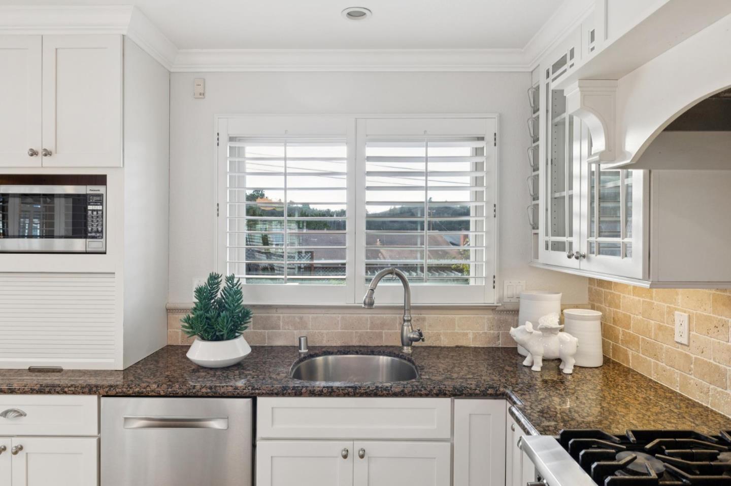 Detail Gallery Image 28 of 110 For 265 Lake Dr, San Bruno,  CA 94066 - 4 Beds | 2/1 Baths