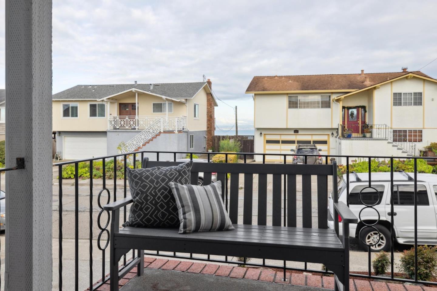 Detail Gallery Image 5 of 110 For 265 Lake Dr, San Bruno,  CA 94066 - 4 Beds | 2/1 Baths