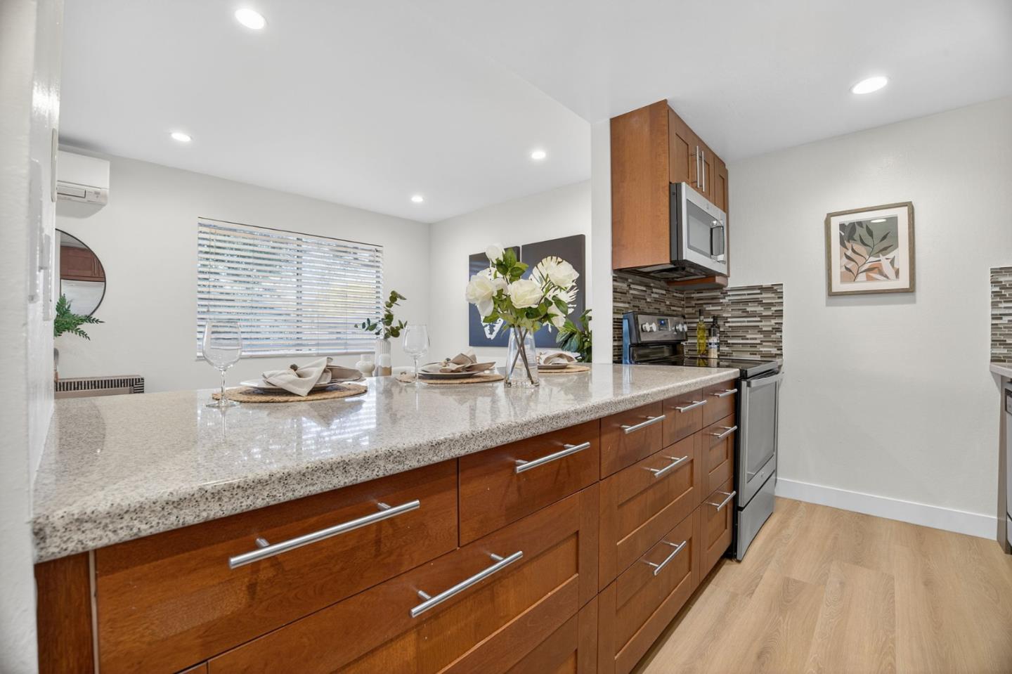 Detail Gallery Image 5 of 30 For 90 Flynn Ave #C,  Mountain View,  CA 94043 - 2 Beds | 1 Baths