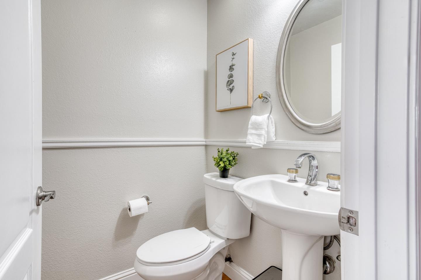 Detail Gallery Image 15 of 47 For 5575 Harwood Rd, San Jose,  CA 95124 - 3 Beds | 2/1 Baths
