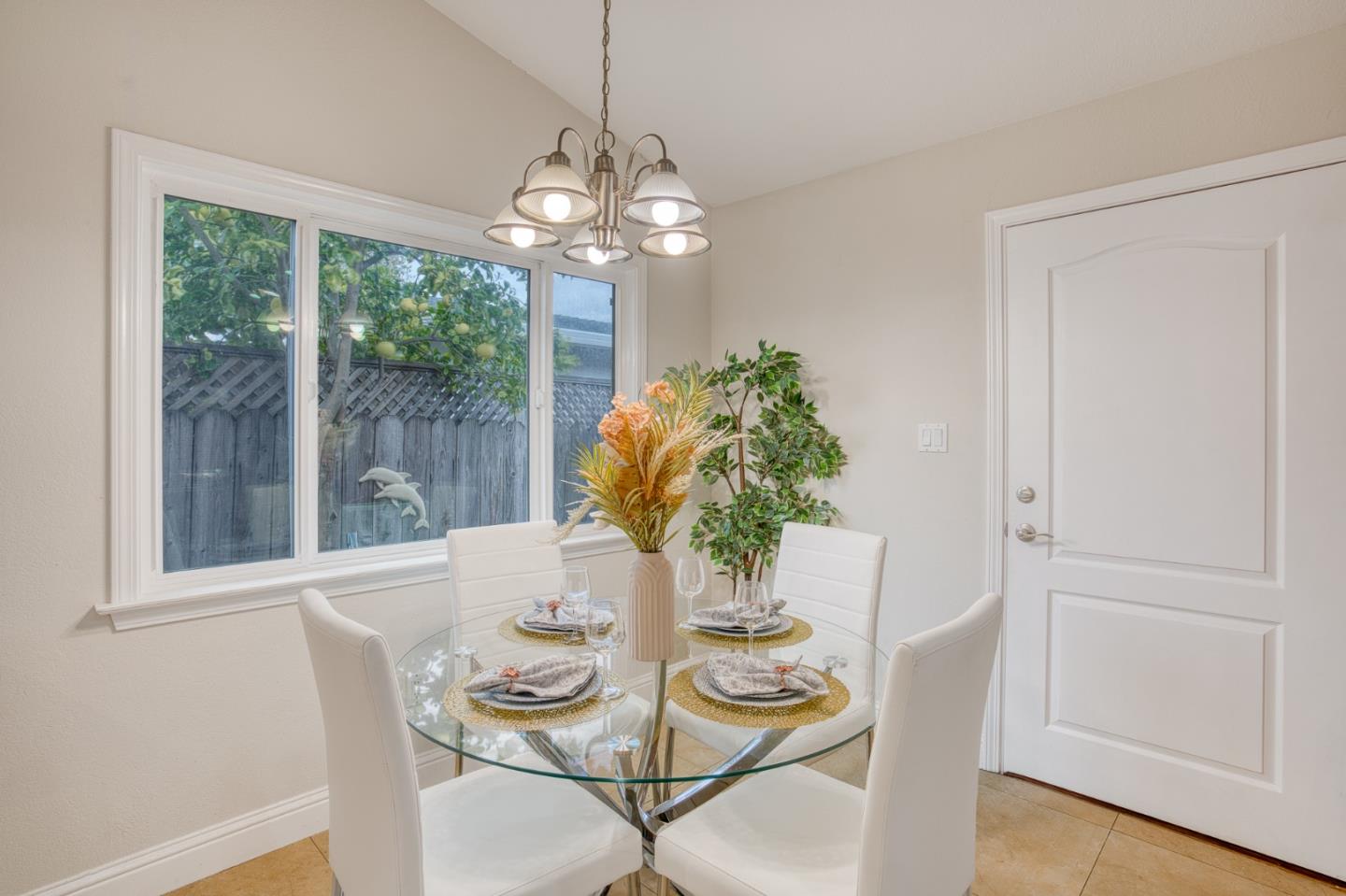 Detail Gallery Image 17 of 47 For 5575 Harwood Rd, San Jose,  CA 95124 - 3 Beds | 2/1 Baths