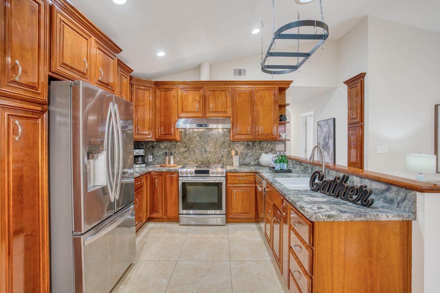 Detail Gallery Image 20 of 47 For 5575 Harwood Rd, San Jose,  CA 95124 - 3 Beds | 2/1 Baths