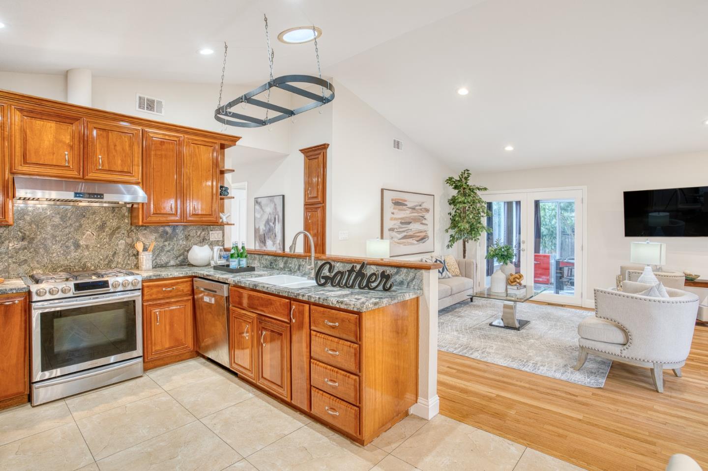 Detail Gallery Image 21 of 47 For 5575 Harwood Rd, San Jose,  CA 95124 - 3 Beds | 2/1 Baths