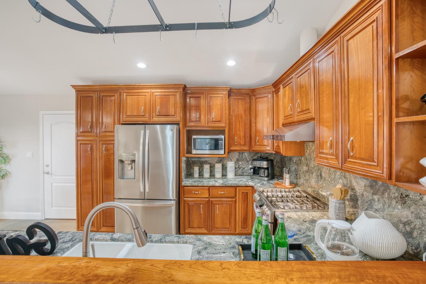 Detail Gallery Image 22 of 47 For 5575 Harwood Rd, San Jose,  CA 95124 - 3 Beds | 2/1 Baths