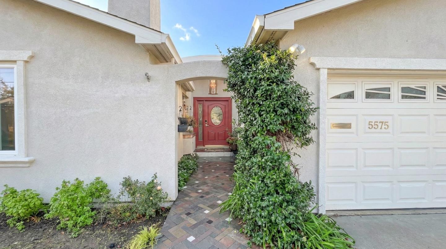 Detail Gallery Image 3 of 47 For 5575 Harwood Rd, San Jose,  CA 95124 - 3 Beds | 2/1 Baths