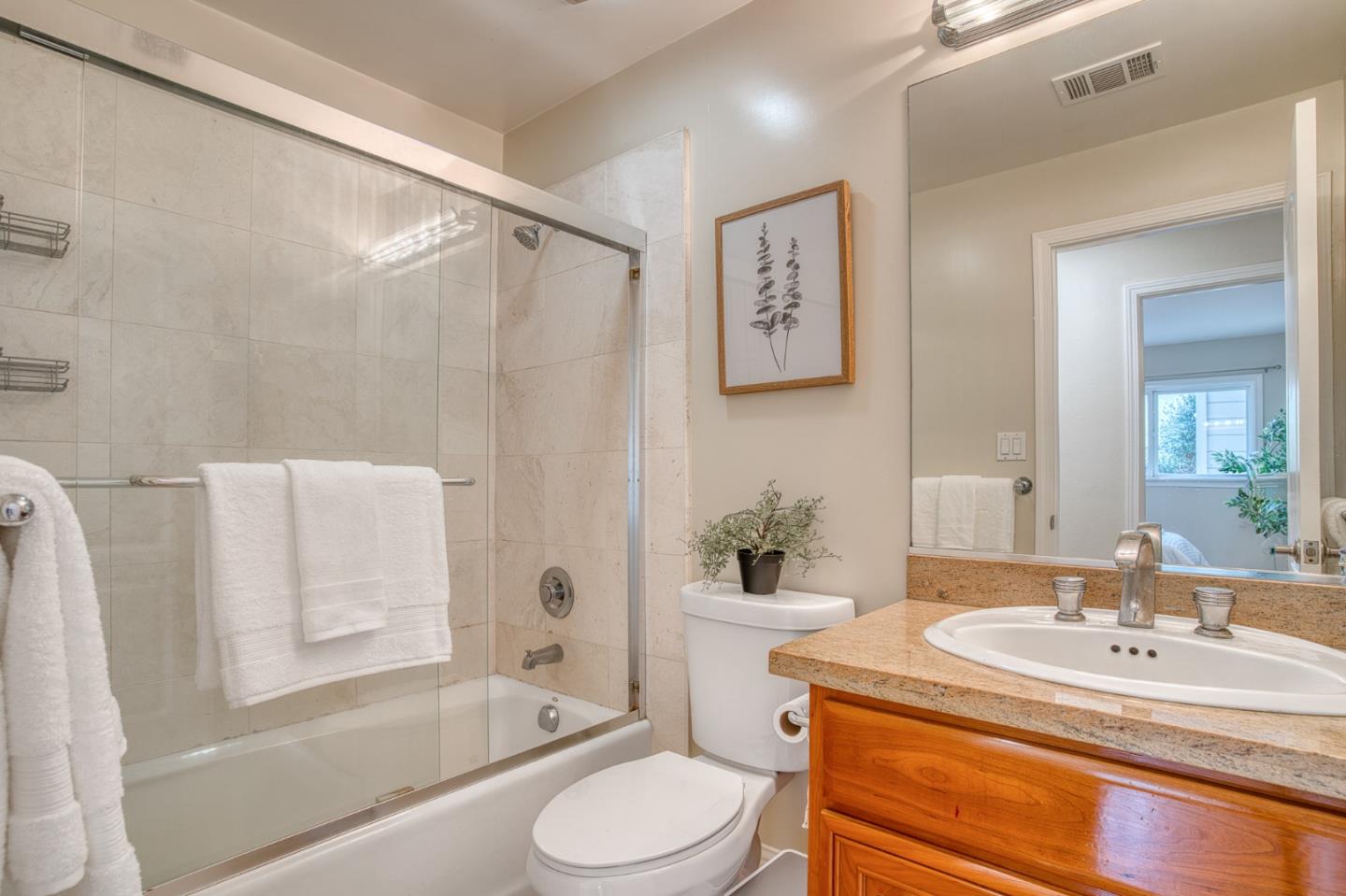 Detail Gallery Image 31 of 47 For 5575 Harwood Rd, San Jose,  CA 95124 - 3 Beds | 2/1 Baths