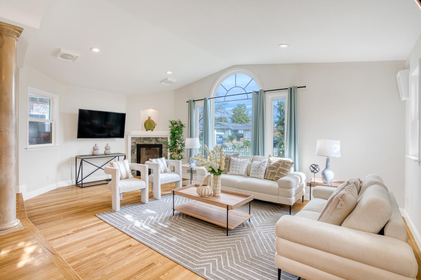 Detail Gallery Image 8 of 47 For 5575 Harwood Rd, San Jose,  CA 95124 - 3 Beds | 2/1 Baths