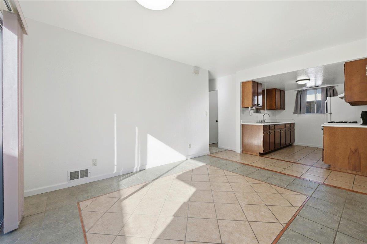 Detail Gallery Image 8 of 19 For 573 Cedar Dr, Watsonville,  CA 95076 - 2 Beds | 1 Baths