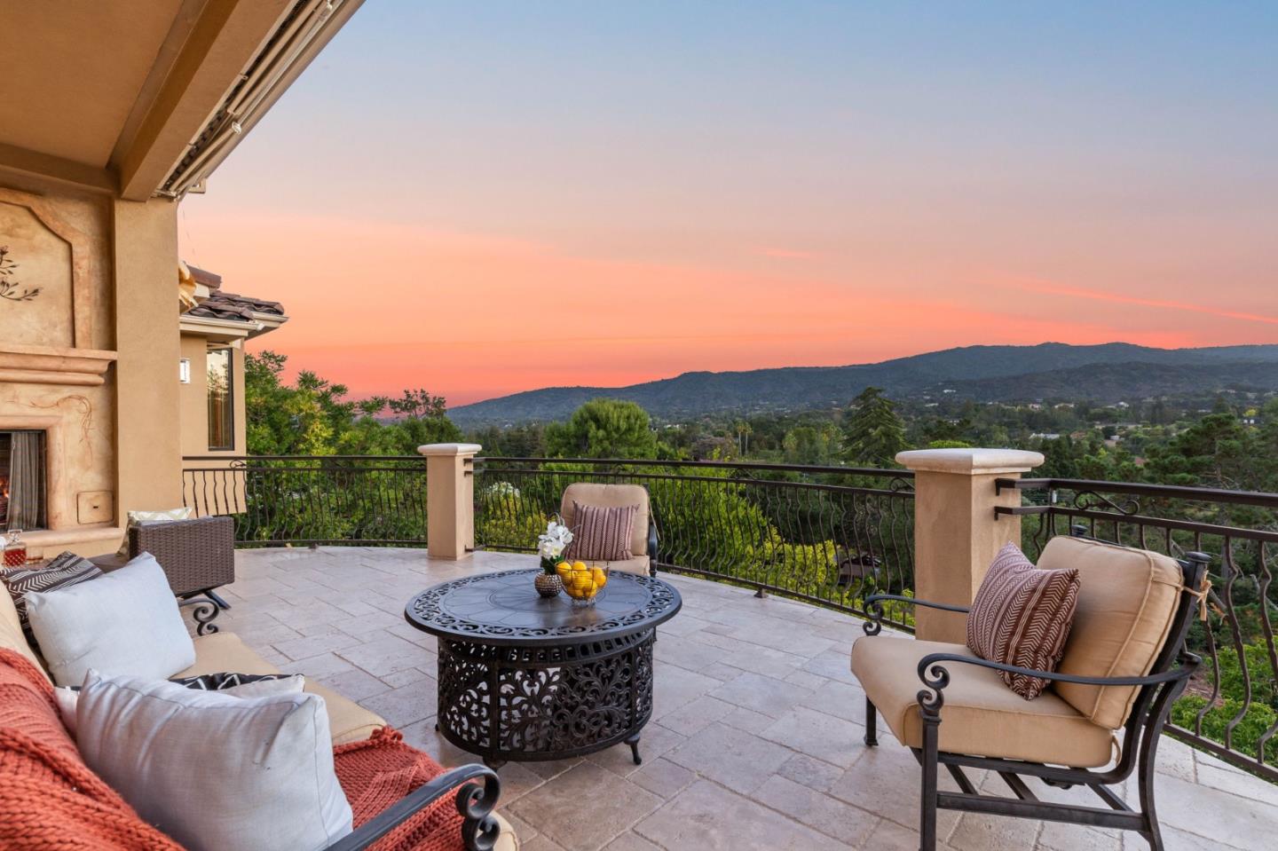 Detail Gallery Image 4 of 31 For 24570 Ruth Lee Ct, Los Altos,  CA 94024 - 5 Beds | 4/2 Baths