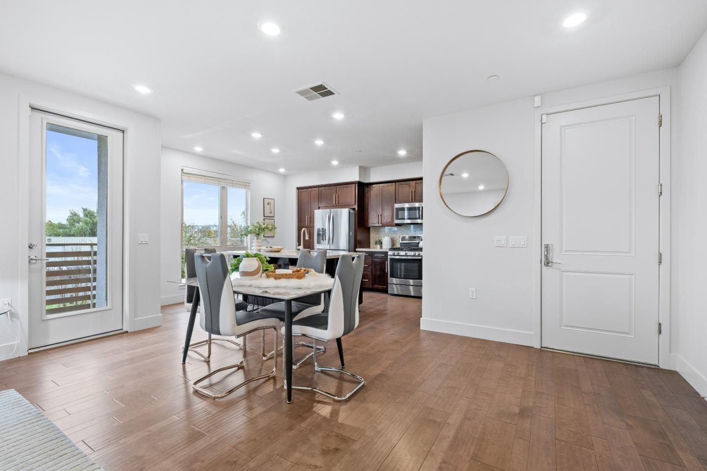 Detail Gallery Image 7 of 50 For 330 Riesling Ave #23,  Milpitas,  CA 95035 - 3 Beds | 2/1 Baths