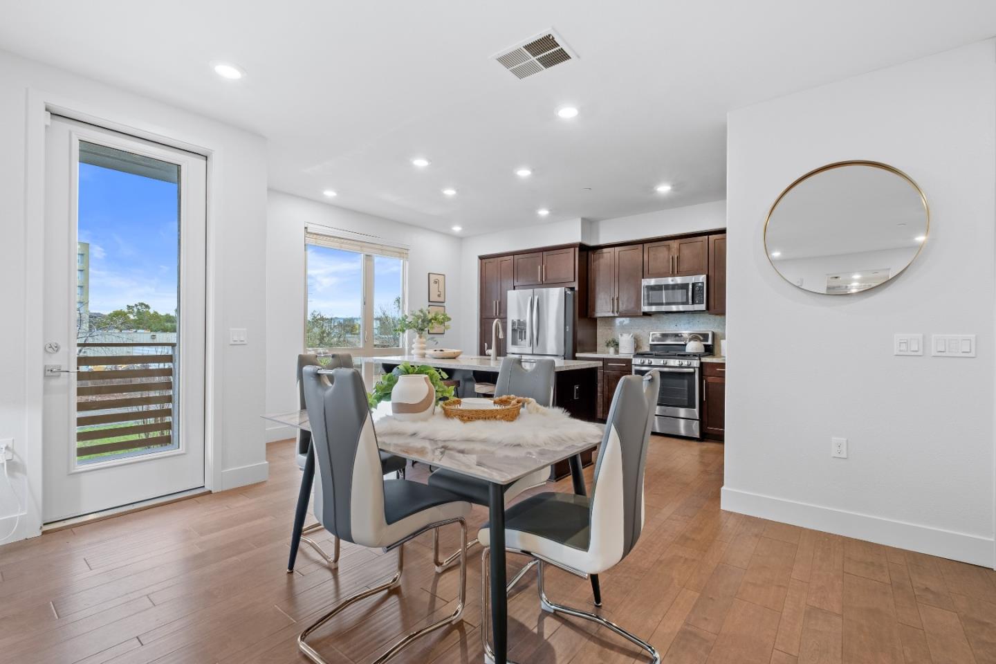 Detail Gallery Image 9 of 50 For 330 Riesling Ave #23,  Milpitas,  CA 95035 - 3 Beds | 2/1 Baths