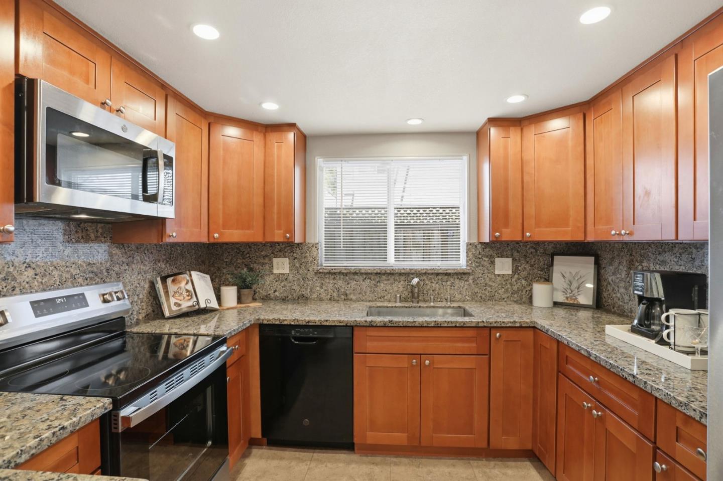 Detail Gallery Image 17 of 40 For 540 Groth Pl, San Jose,  CA 95111 - 4 Beds | 3 Baths