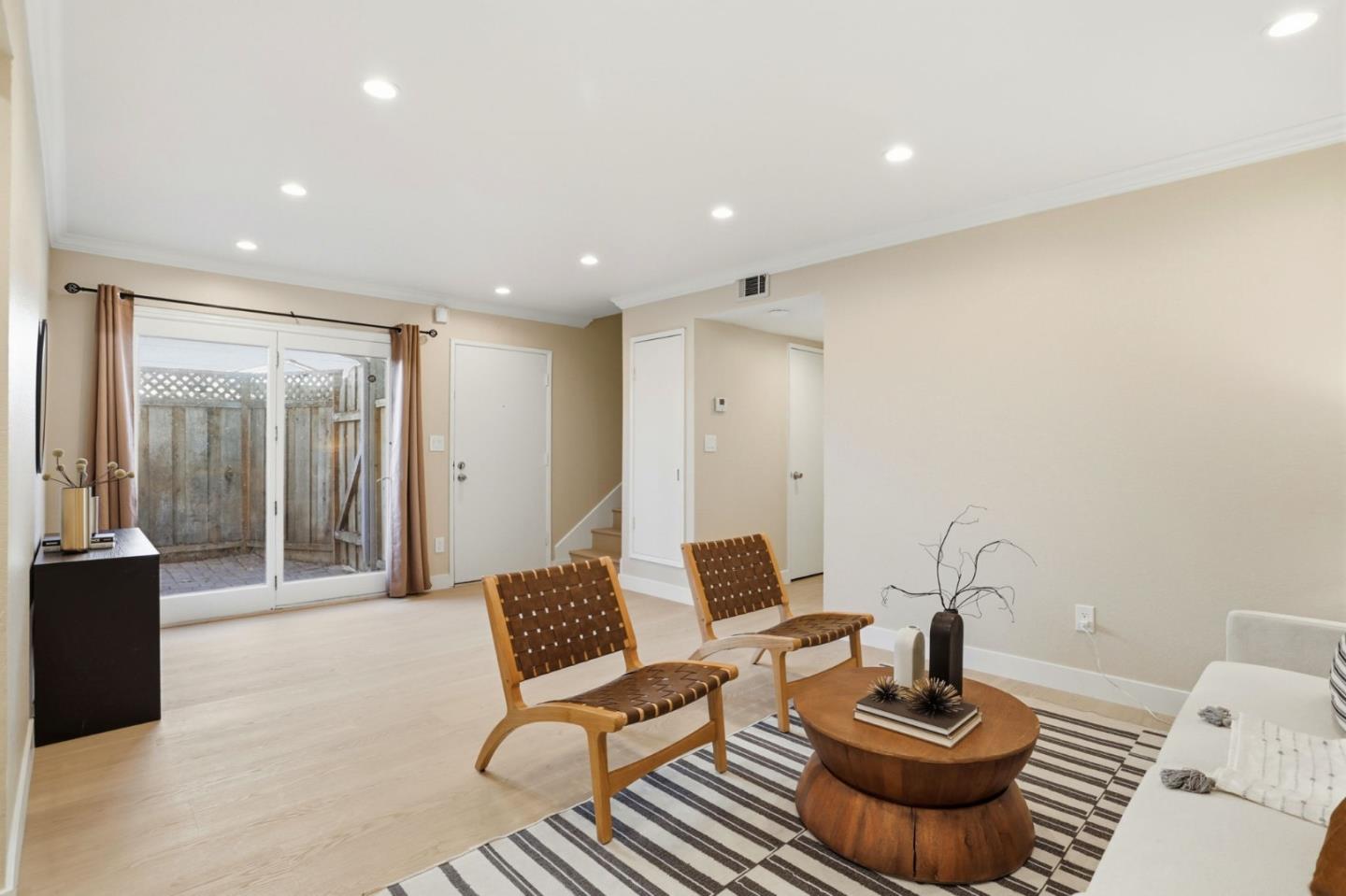 Detail Gallery Image 7 of 40 For 540 Groth Pl, San Jose,  CA 95111 - 4 Beds | 3 Baths