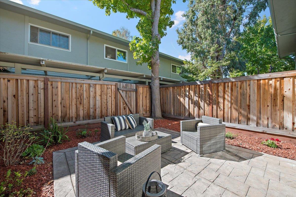 Detail Gallery Image 16 of 18 For 2047 Montecito #2,  Mountain View,  CA 94043 - 2 Beds | 1/1 Baths