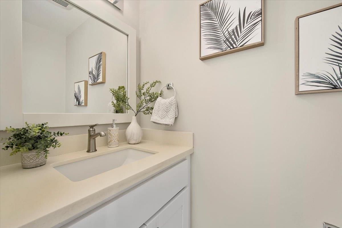 Detail Gallery Image 9 of 18 For 2047 Montecito #2,  Mountain View,  CA 94043 - 2 Beds | 1/1 Baths