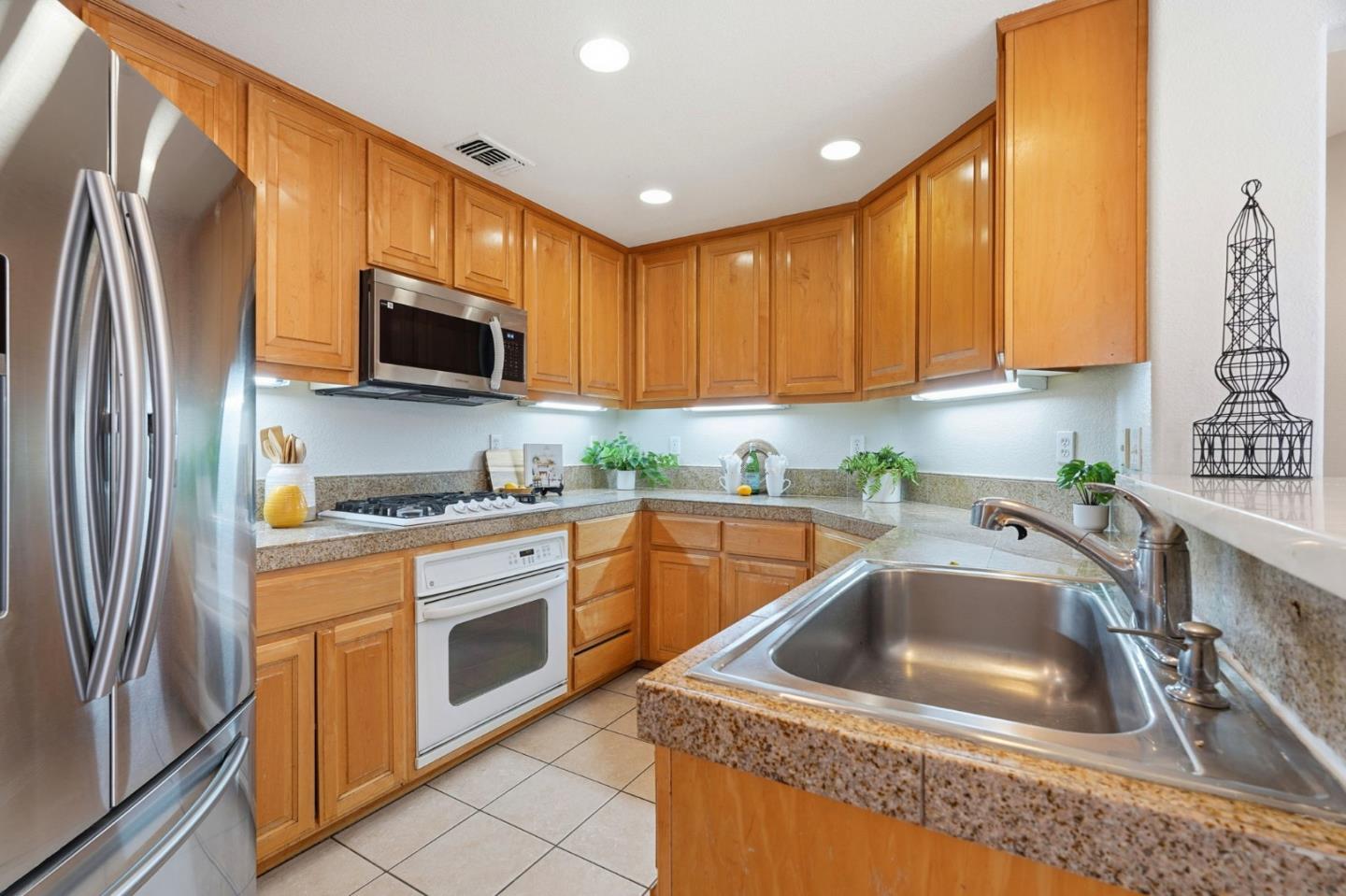 Detail Gallery Image 12 of 39 For 599 Marble Arch Ave, San Jose,  CA 95136 - 3 Beds | 3 Baths