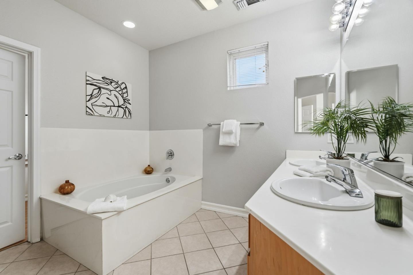 Detail Gallery Image 31 of 39 For 599 Marble Arch Ave, San Jose,  CA 95136 - 3 Beds | 3 Baths