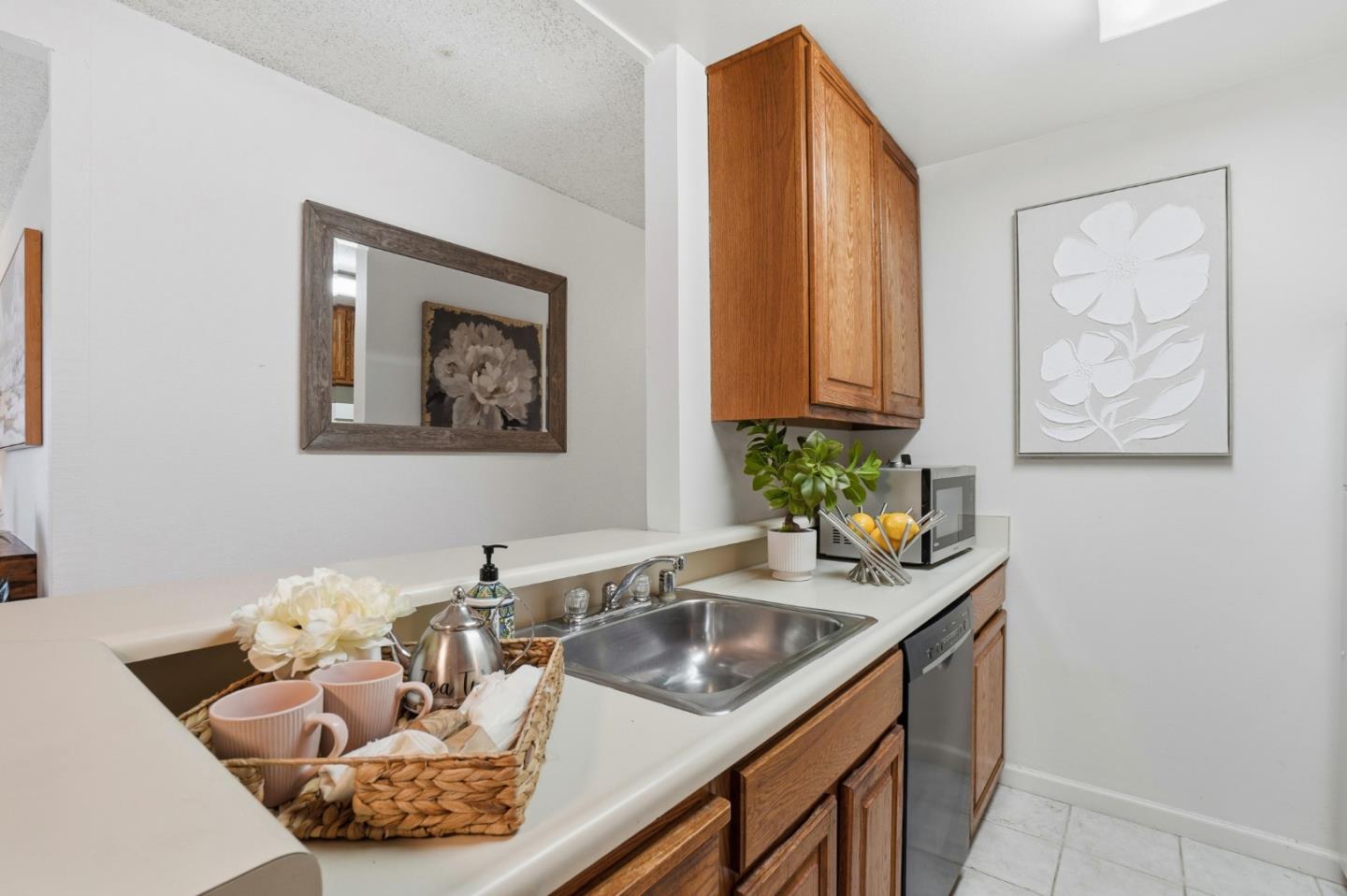 Detail Gallery Image 6 of 32 For 101 Piccadilly Pl #D,  San Bruno,  CA 94066 - 2 Beds | 1 Baths