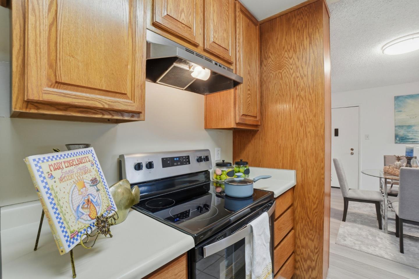 Detail Gallery Image 9 of 32 For 101 Piccadilly Pl #D,  San Bruno,  CA 94066 - 2 Beds | 1 Baths