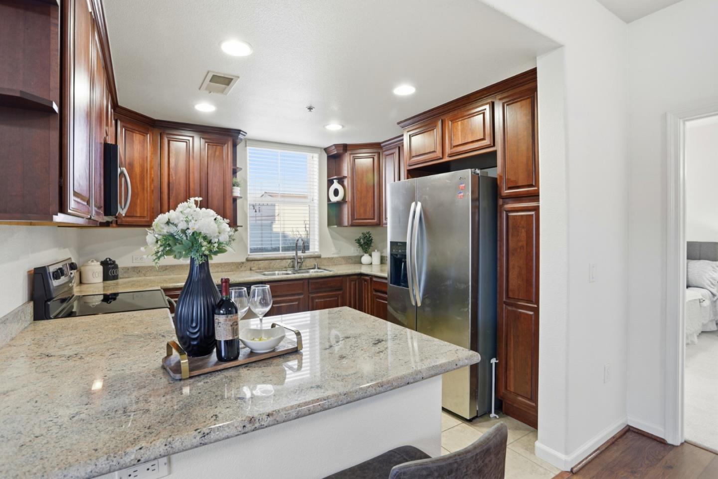 Detail Gallery Image 10 of 57 For 800 S Abel St #100,  Milpitas,  CA 95035 - 3 Beds | 2 Baths